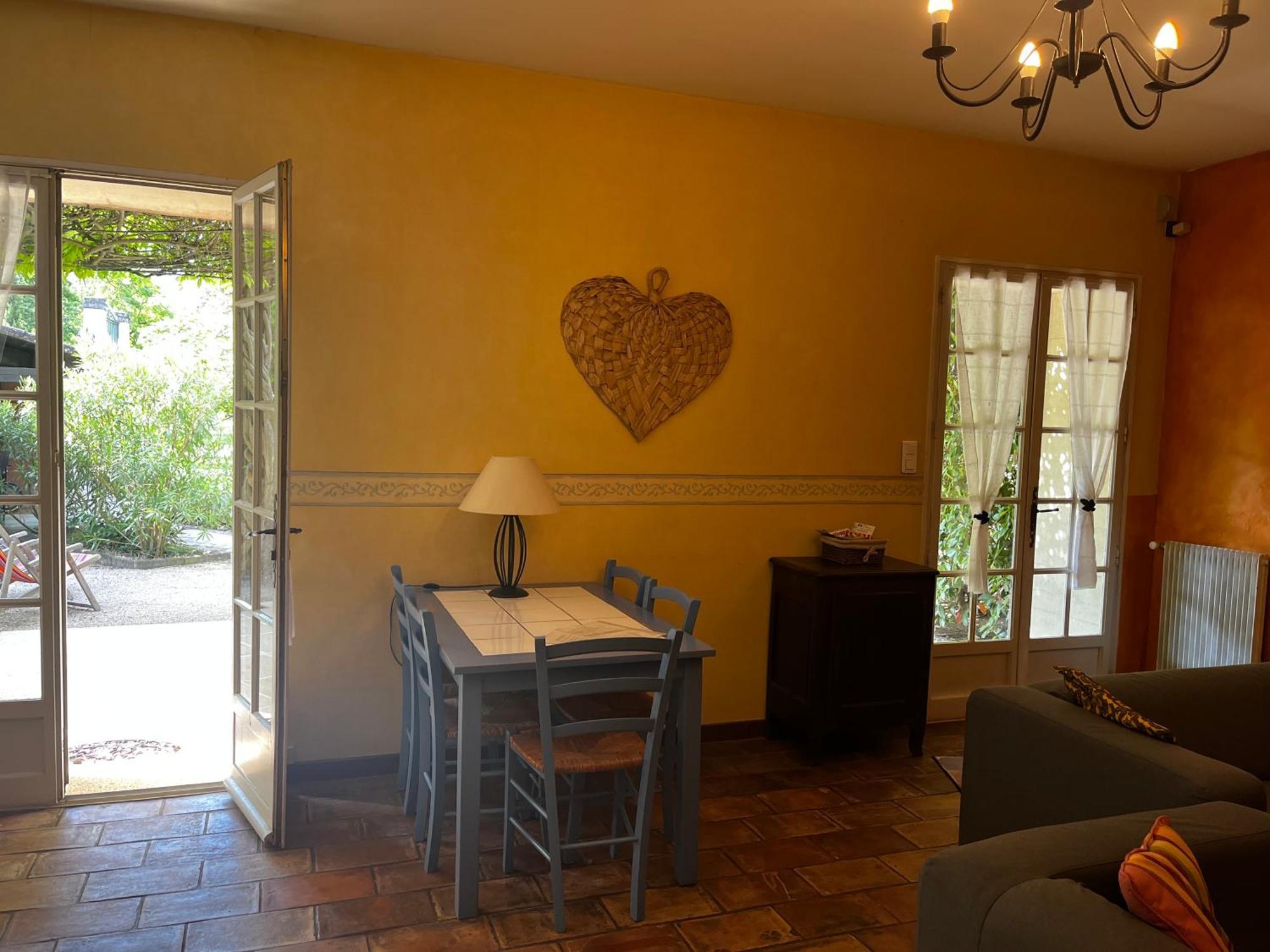 Le Mas De Trevouse Saint-Saturnin-les-Avignon Luaran gambar