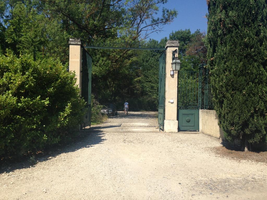 Le Mas De Trevouse Saint-Saturnin-les-Avignon Luaran gambar