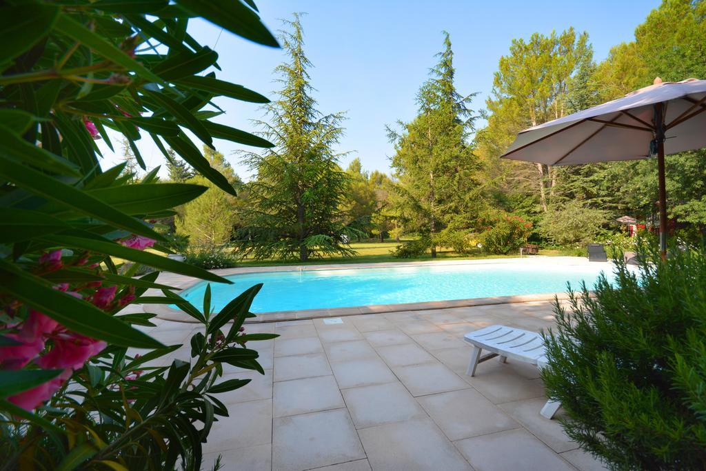 Le Mas De Trevouse Saint-Saturnin-les-Avignon Luaran gambar