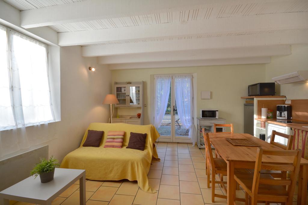 Le Mas De Trevouse Saint-Saturnin-les-Avignon Luaran gambar