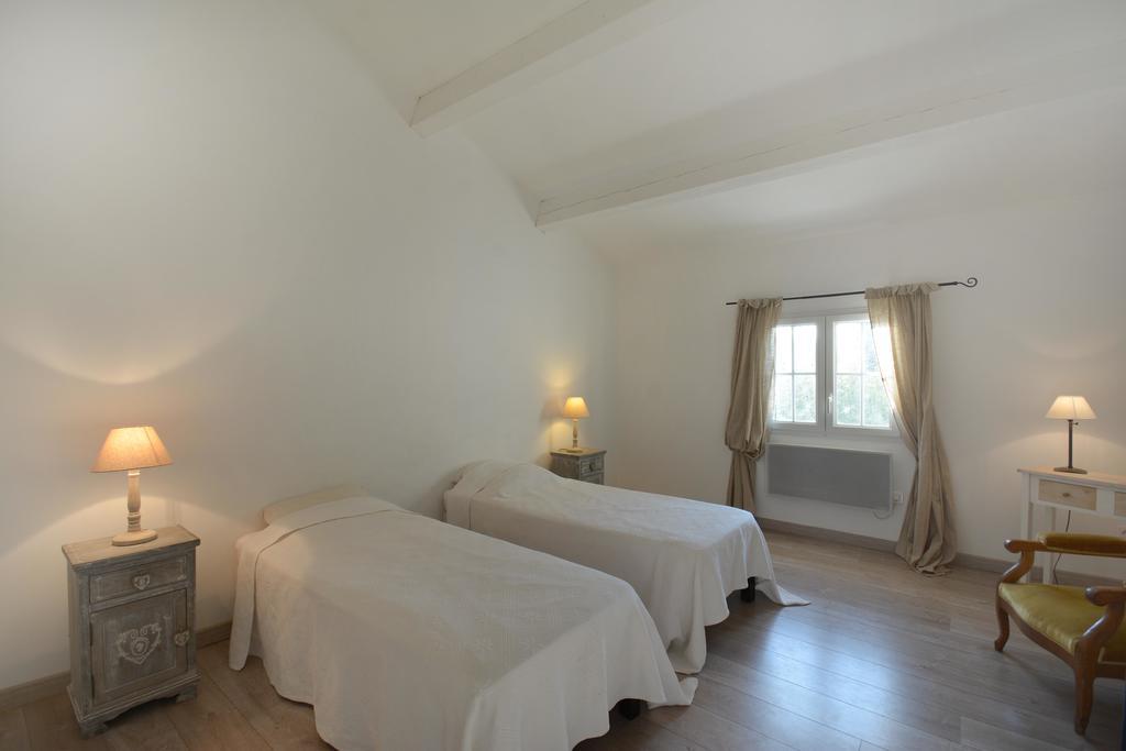 Le Mas De Trevouse Saint-Saturnin-les-Avignon Luaran gambar