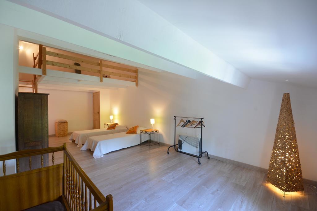 Le Mas De Trevouse Saint-Saturnin-les-Avignon Luaran gambar