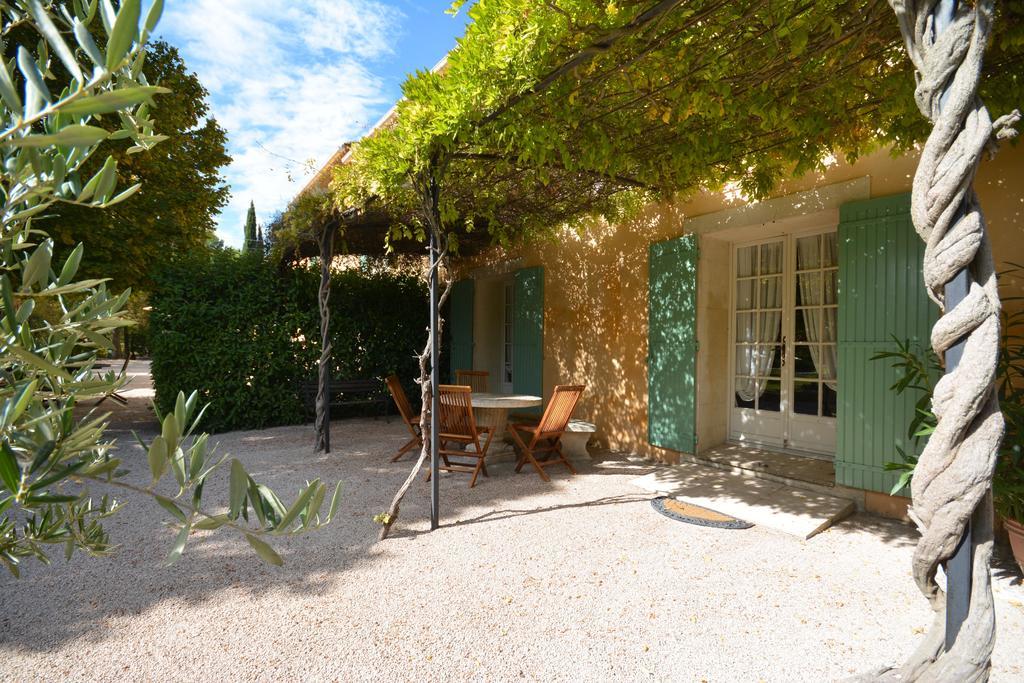Le Mas De Trevouse Saint-Saturnin-les-Avignon Luaran gambar